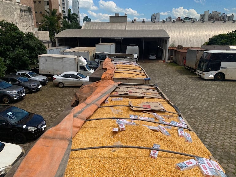 Los cigarrillos fueron hallados durante un procedimiento de rutina en medio de un cargamento de maíz.