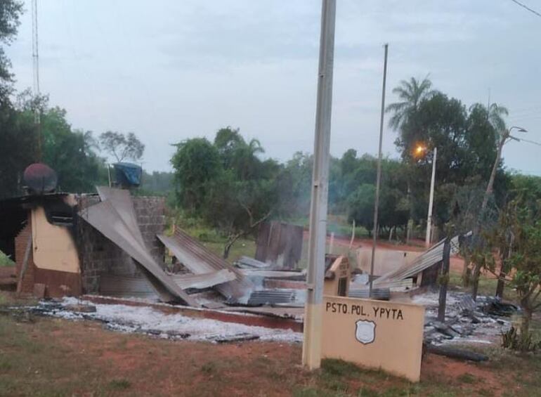 Así quedó el desactivado puesto policial luego del incendio.