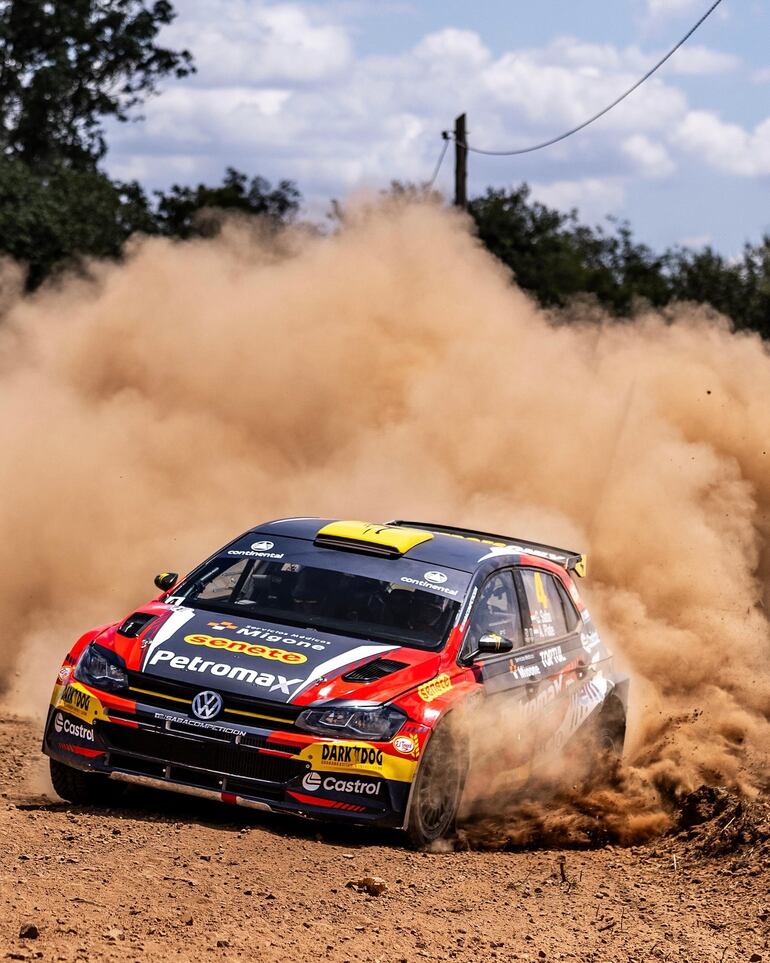 Otro que estuvo probando su auto en Carmen del Paraná fue Gustavo Saba, con el VW Polo.