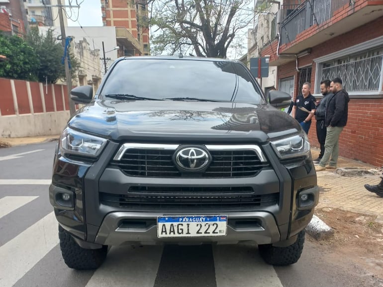 La camioneta Toyota Hilux robada en Brasil, clonada en Paraguay e incautada en poder del coronel Aldo Osmar Pintos Martínez, de la Senad.