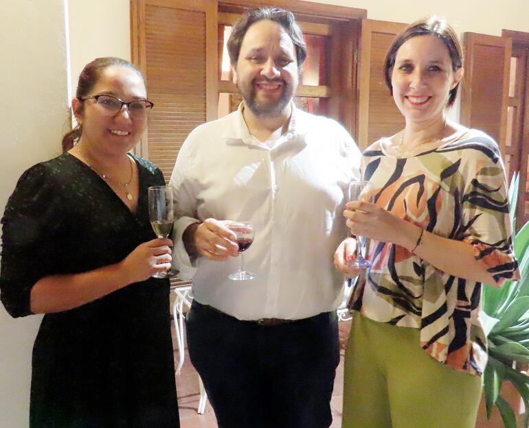 Griselda Meza, Edgar Bazán y Fanny Larue.
