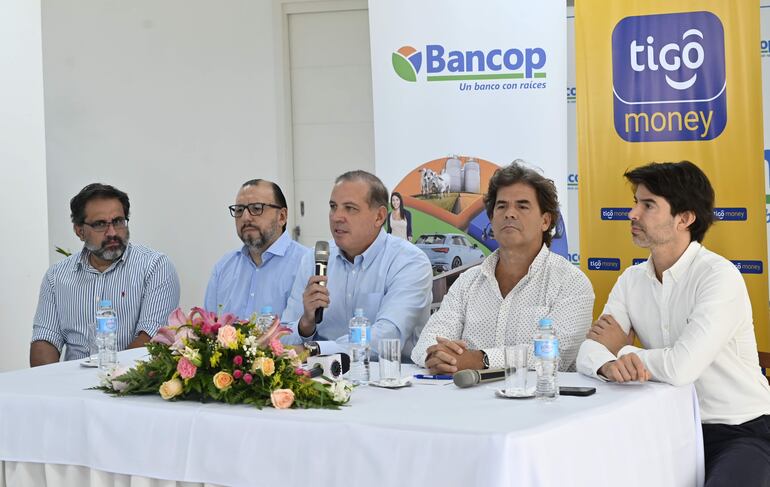 Esta alianza entre Bancop y Tigo Money permitirá a los usuarios realizar transacciones bancarias a través de la billetera electrónica.