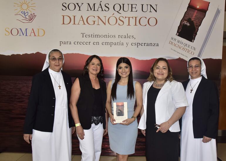 Hna. Fátima Dittrich, Yolanda Giménez, Dra. María Eugenia Medina, Cinthia Gaona y Hna. Carolina Aranda.