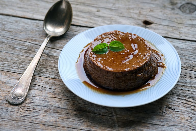 Flan de galletitas y chocolate.