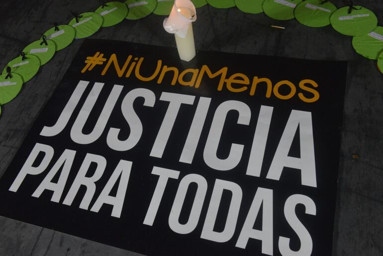 Fotografía de referencia: "Ni una menos" es repetido a lo largo de varias marchas y manifestaciones para exigir el fin de los feminicidios y la violencia contra la mujer.