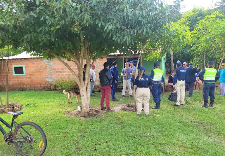 Fachada de la vivienda en donde ocurrió el crimen en Coronel Martínez.