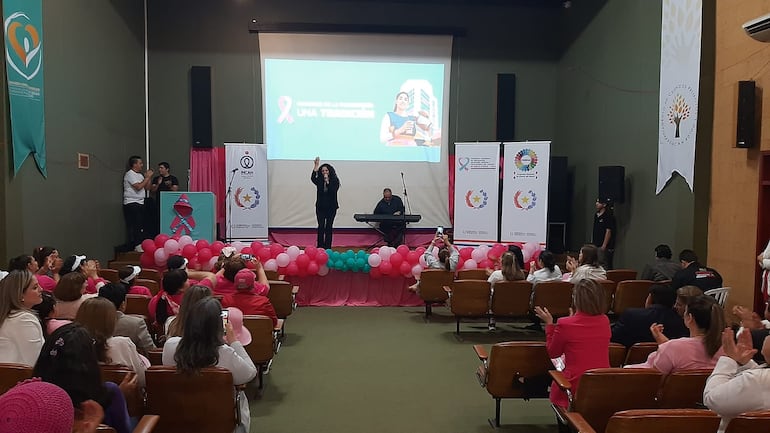 Durante un acto en donde se conmemoró el Día Mundial de la Lucha contra el Cáncer de Mama los pacientes, médicos, y autoridades invitadas recordaron la importancia del diagnóstico precoz del cáncer de mamas.