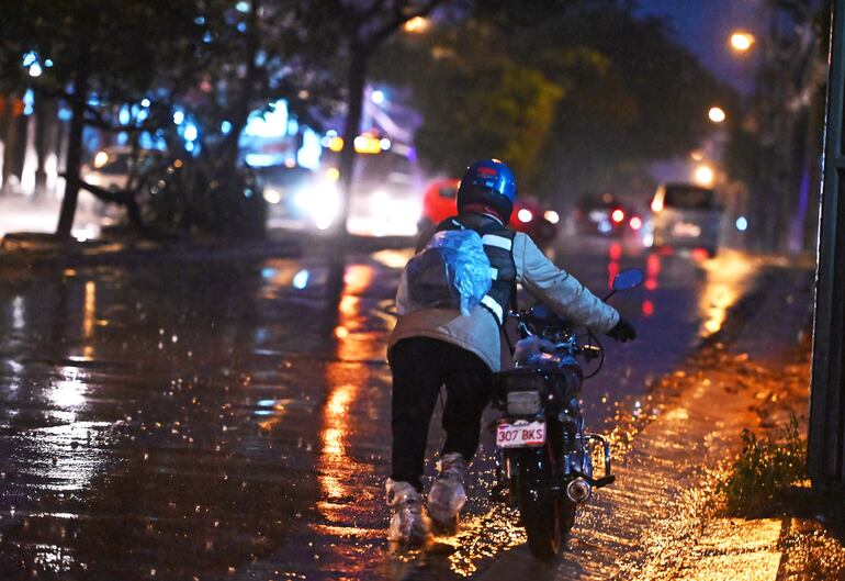 Imagen de referencia: lluvia en Asunción.