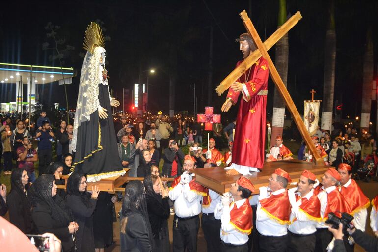 El Viacrucis Mayor de Hernandarias congrega a miles de fieles cada año. 