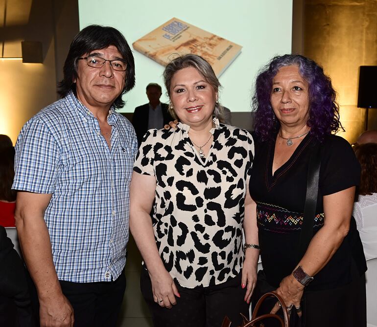 Luis Vera, Gladys López y Lilian Soto.