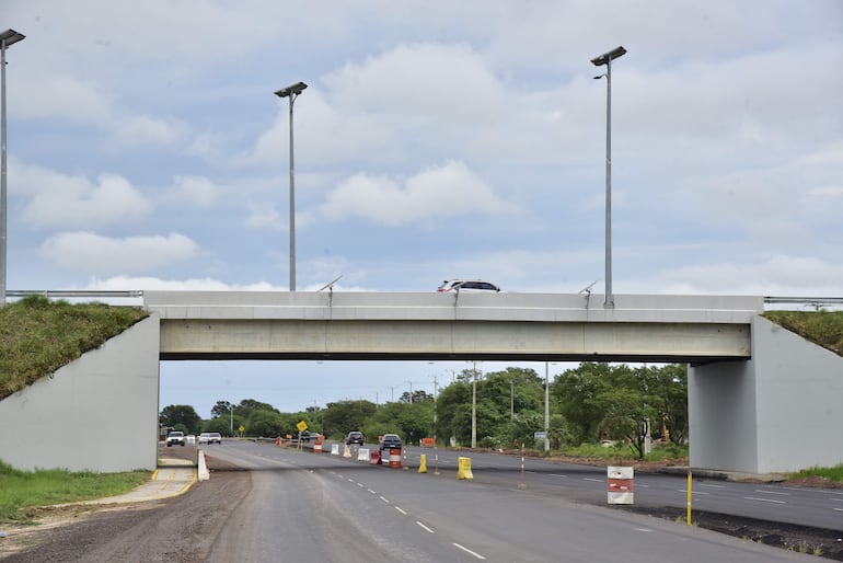 Viaducto que conecta la ruta a Falcón con el Puente Héroes del Chaco.