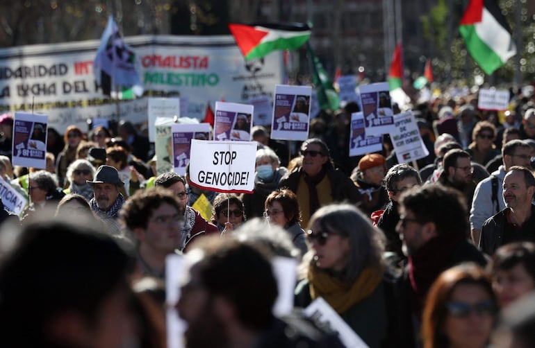 People demonstrate in support of the people from Gaza, in the Palestinian territories, in Madrid on January 20, 2024. Thousands of civilians, both Palestinians and Israelis, have died since October 7, 2023, after Palestinian Hamas militants based in the Gaza Strip entered southern Israel killing 1,200 people and took 240 people hostage, Israel says, in an unprecedented attack triggering a war declared by Israel on Hamas with retaliatory bombings on Gaza. (Photo by Pierre-Philippe MARCOU / AFP)