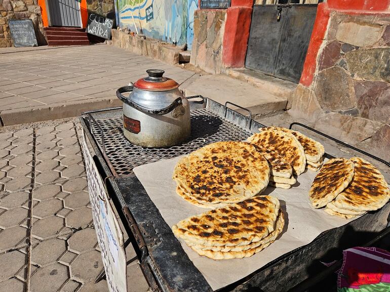 Tortillas simples y con relleno. Se cocinan al aire libre, en puestos callejeros y son una delicia sencilla y accesible que hay que probar recién sacadas de las brasas.