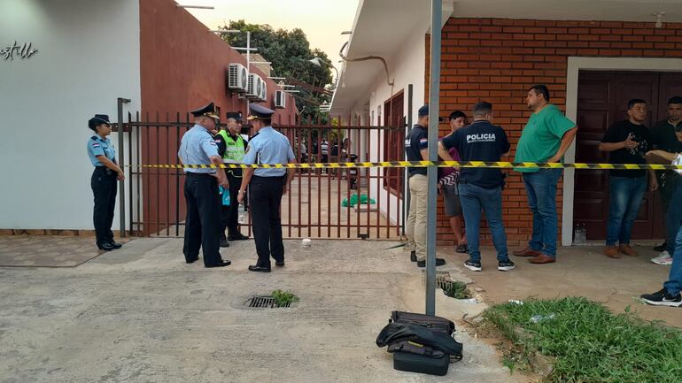 La casa donde fue hallada Gibelda Gamarra, hermana del comisario retirado, Antonio Gamarra, asesinada presuntamente durante un asalto.