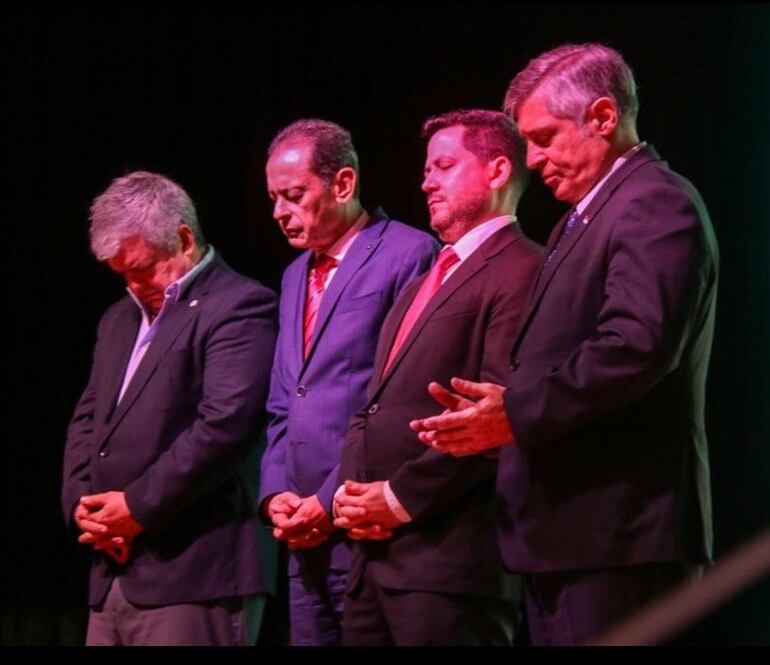 Los ministros Enrique Riera (i), Ángel Barchini y Luis Ramírez (d) y el diputado Raúl Latorre.