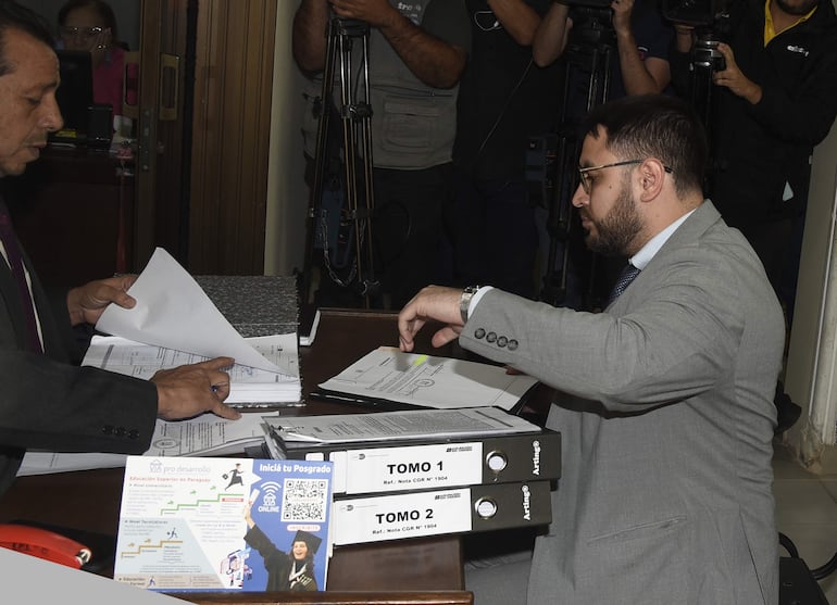 La Municipalidad de Asunción presentó dos tomos de biblioratos a la CGR para explicar el desvío.