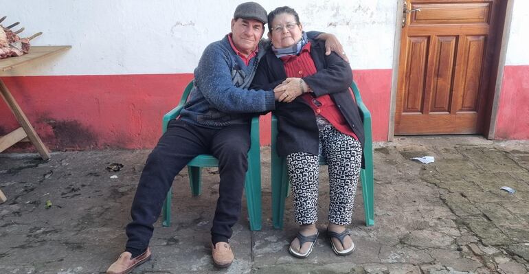 Don Pedro Verón y doña Ursulina Otazu de Verón, celebran sus bodas de oro en San Juan Bautista, Misiones.