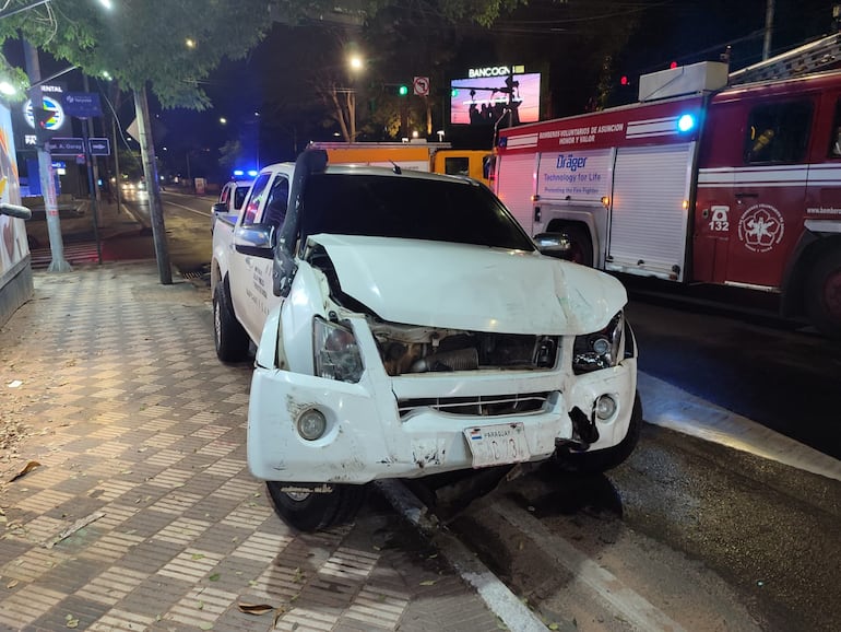 Camioneta del Ministerio de Salud involucrada en el accidente de tránsito.