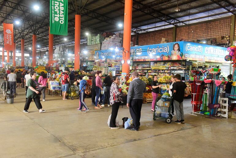 Alrededor de 400.000 clientes al mes acuden a realizar sus compras en el Abasto Norte.