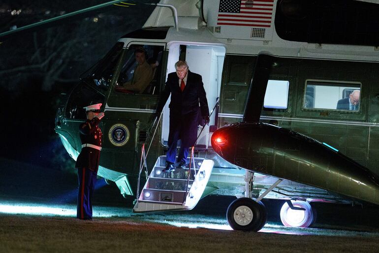 El presidente de Estados Unidos, Donald Trump, llega al jardín sur de la Casa Blanca, en Washington, DC, EE.UU.