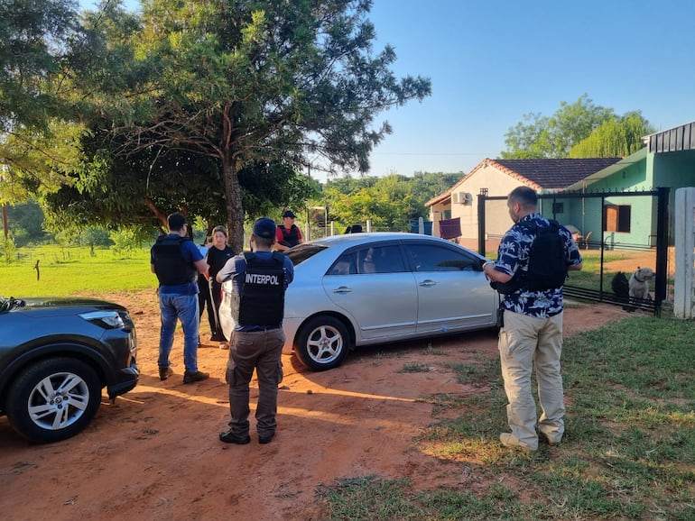 Interpol detiene a hermana de criminal acribillado en San Pedro del Paraná.