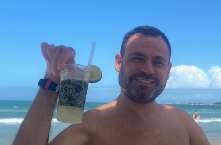 Julio González Ferreira vive a pleno sus vacaciones en la playa con su nuevo amor.