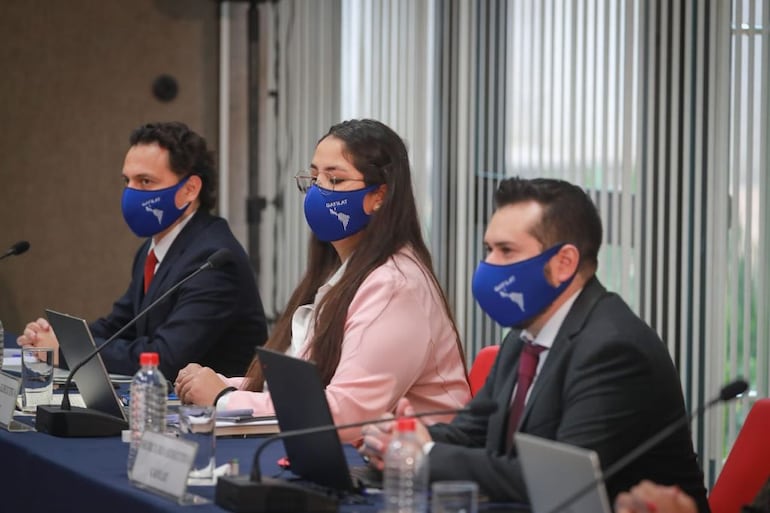 Evaluadores de Gafilat, cuando se realizó el acto oficial de bienvenida en el Banco Central del Paraguay.