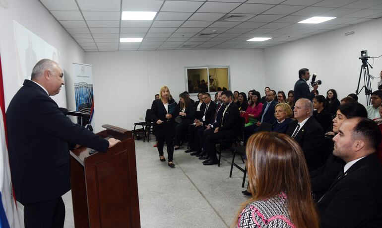 El presidente del Consejo Gustavo Miranda de la Magistratura se dirige al auditorio