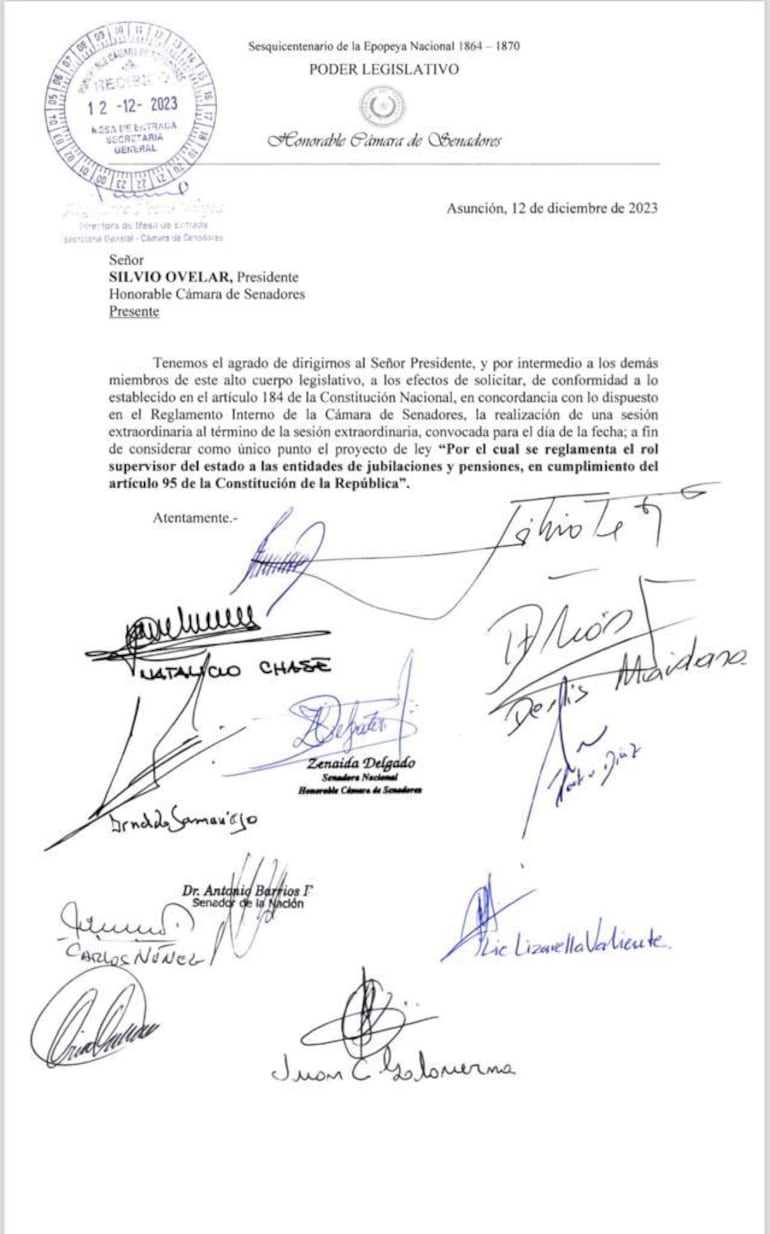 Los senadores que pidieron la sesión extraordinaria para tratar el proyecto de ley de  Superintendencia de Jubilaciones y Pensiones.