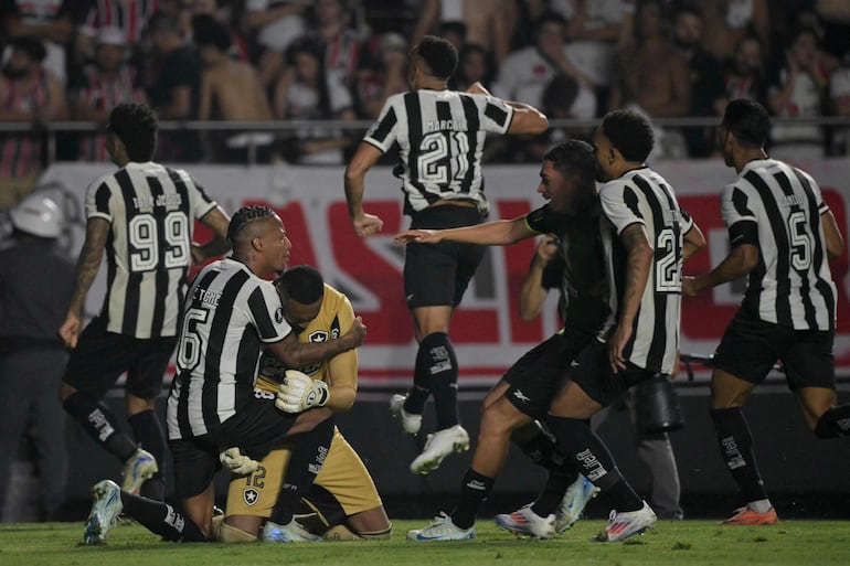 Botafogo espera en una de las semifinales a Peñarol o Flamengo