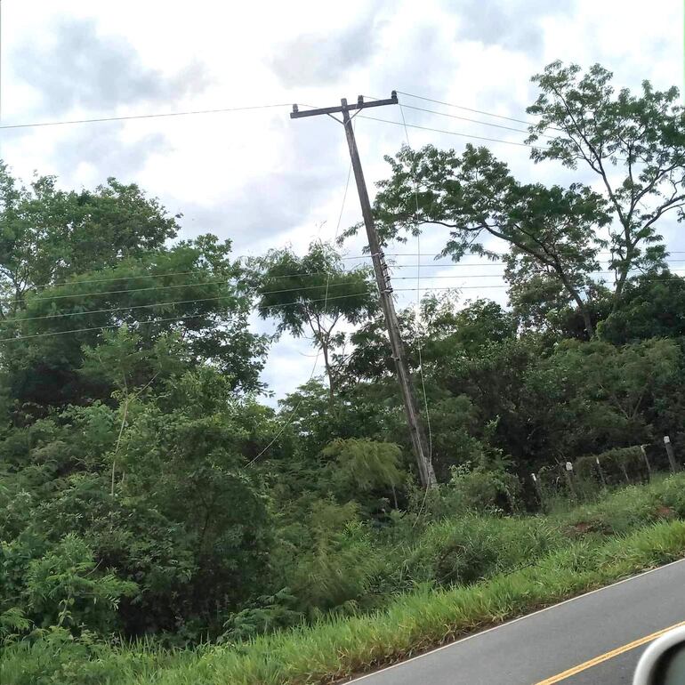 En la compañía Isla Ybaté hay varios cables sueltos; la comunidad aguarda la presencia de operarios de la ANDE.