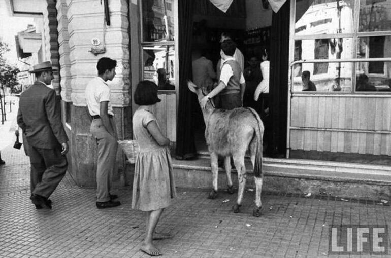 Una de las fotografías de Frank Scherschel para la revista Life. Es la esquina del Lido Bar.