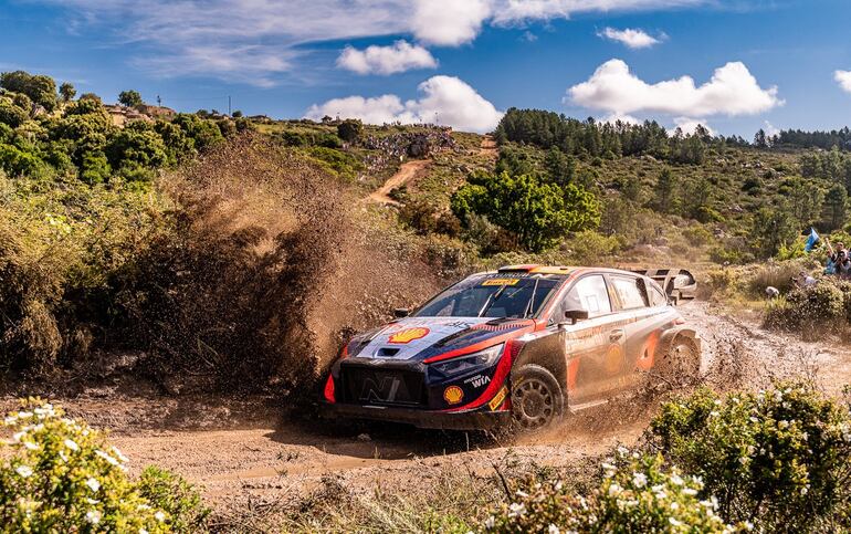 Thierry Neuville y Martijn Wydaeghe dominan el rally sardo, a falta de una etapa por cumplirse.