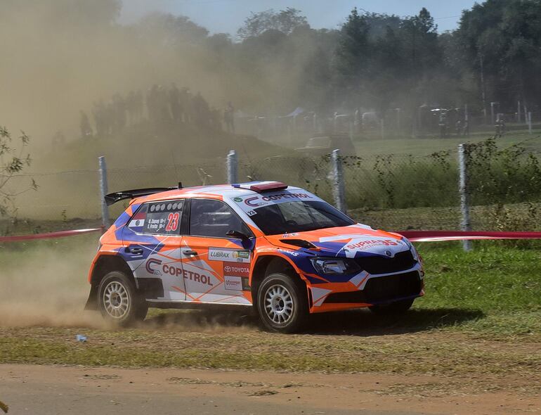 Blas Zapag y Enrique Fratta clasificaron el domingo con el Skoda Fabia R5 y partirán el viernes desde la posición 10 en la general.