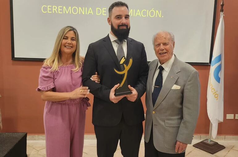 Bibi Landó con su hijo Marcelo Elizeche y su padre Enrique Raúl Landó.