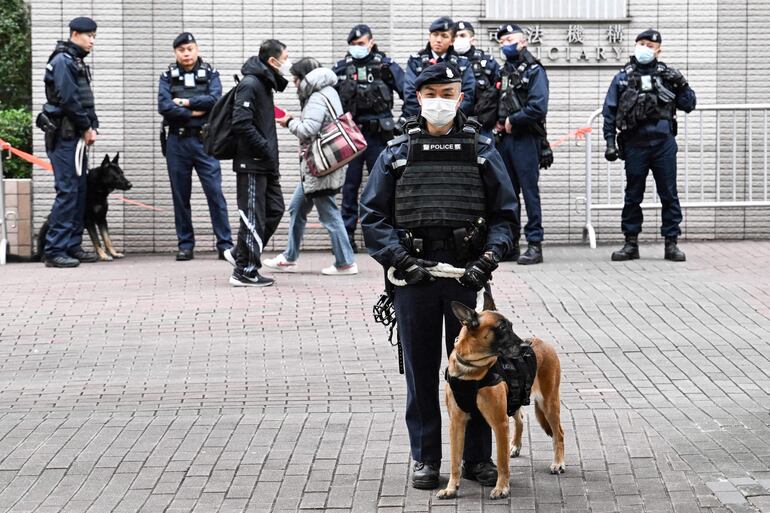 Policía en Hong Kong