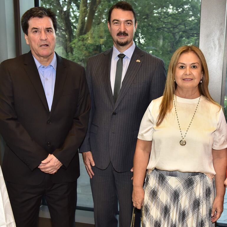 Gustavo Santander, Jorge Kronawetter, y Teresa Rojas.