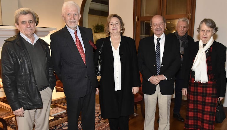 Henri Figueres, Beltrand Gayet, Margarita Gayet, Henry Bergeron e Inés Bergeron.