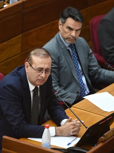 El senador Erico Galeano, junto a su abogado, Cristóbal Frutos.