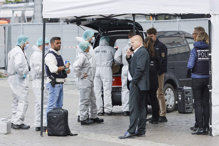 Parte de la escena posterior al ataque con cuchillo en Mannheim, Alemania.