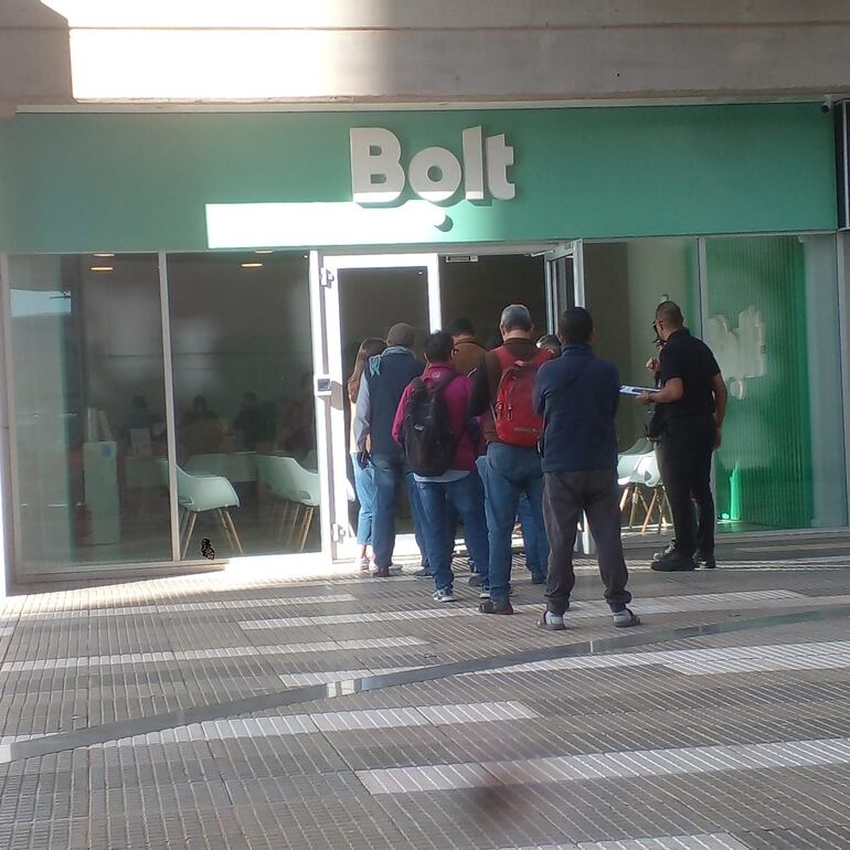 Finalmente, la oficina física de Bolt se abrió en Asunción, y los conductores acudieron a manifestar sus inquietudes, principalmente las relacionadas con la inseguridad.