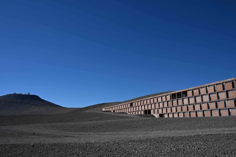 Vista de la residencia para astrónomos que trabajan en el Observatorio Paranal del Observatorio Europeo Austral (ESO), en el cerro Paranal, en la Región de Antofagasta de Chile, en el desierto de Atacama, a unos 1150 km al norte de Santiago.