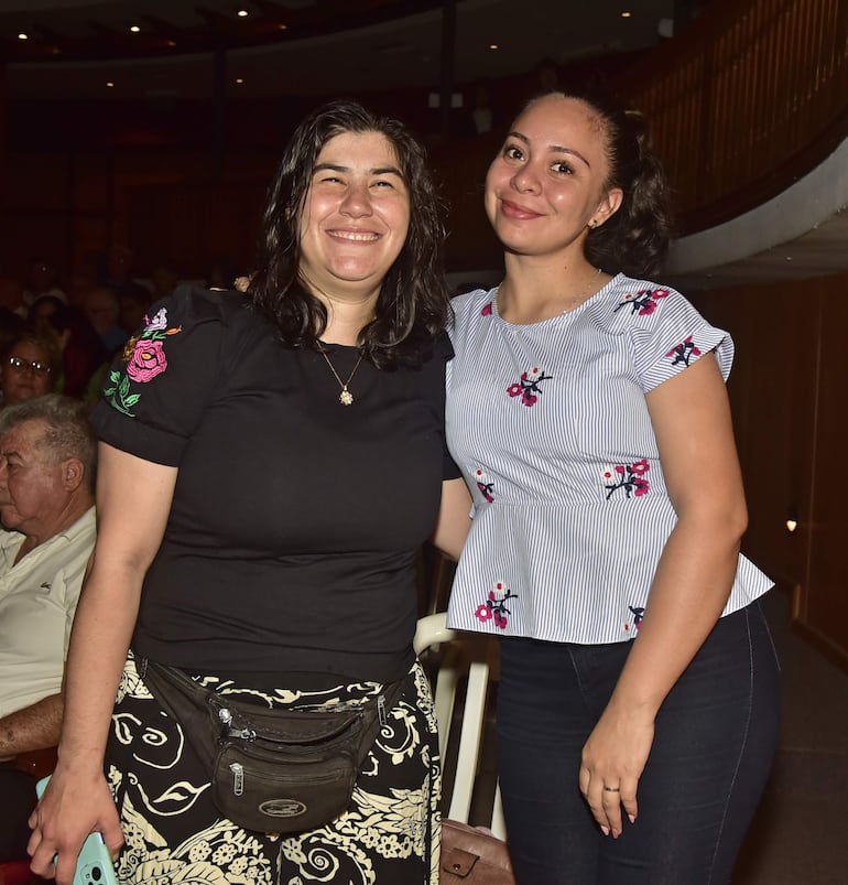 Azucena Santacruz y Natalia Martínez.