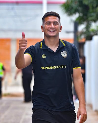 Lucas González (27 años), centroatacante de Recoleta FC.