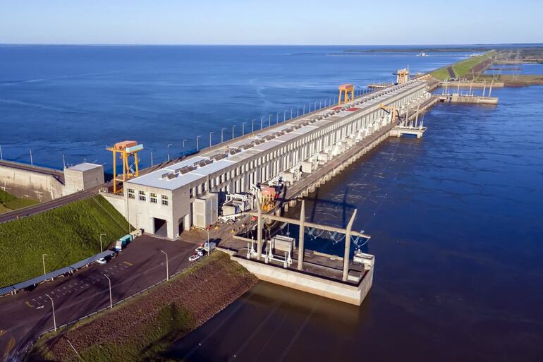 La Entidad Binacional Yacyretá, creada mediante el tratado firmado el 3 de diciembre de 1973 entre Paraguay y Argentina, tiene como principal objetivo el aprovechamiento de los recursos hídricos del río Paraná.