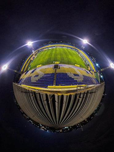 Imagen panorámica del estadio Feliciano Cáceres de Luque.