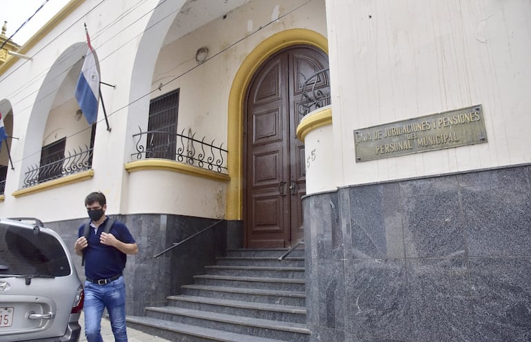 La Fiscalía allanó la Caja de Jubilaciones y Pensiones del Personal Municipal, en busca de documentos que demostrarían que pagaron irregularmente viáticos durante la pandemia.