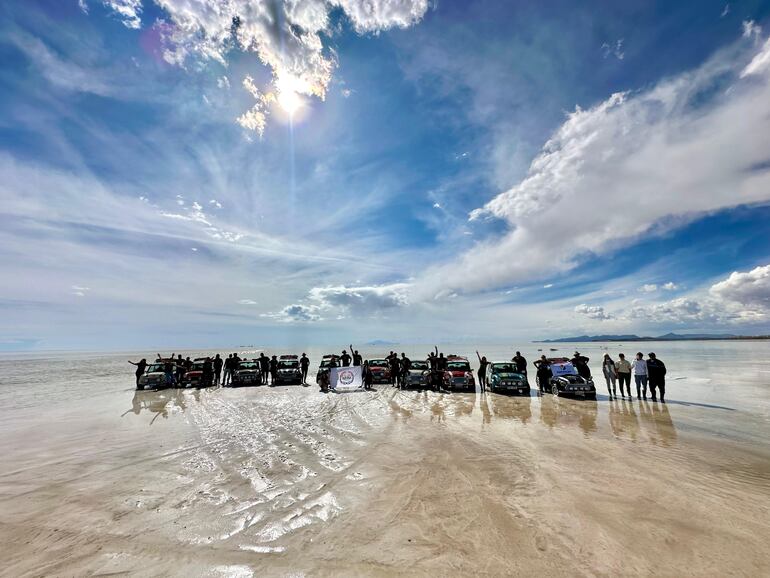 Los protagonistas de la travesía en el salar de Uyuni, Bolivia.