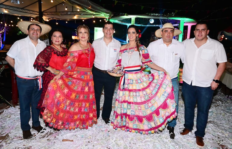 Juan Ortiz, Carmen Pérez, Belicia Silvera, el Gral. Div. Edwin Martínez, Arsenio Benítez y Carlos Ramos.