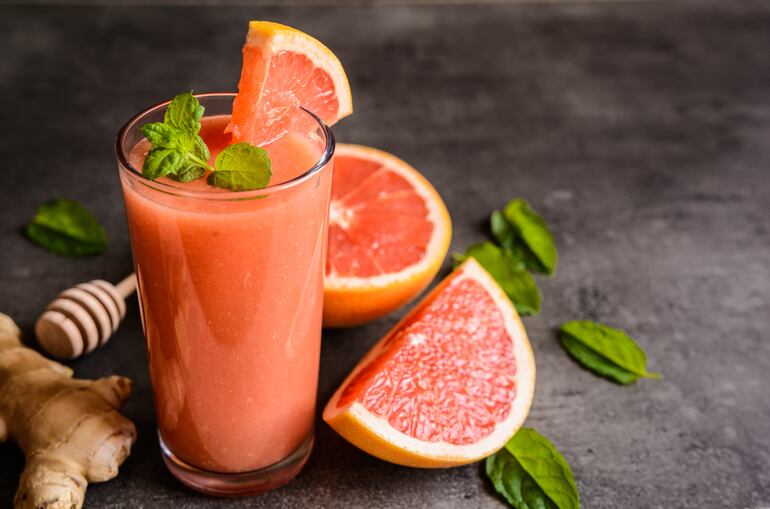 Jugo refrescante de pomelo.